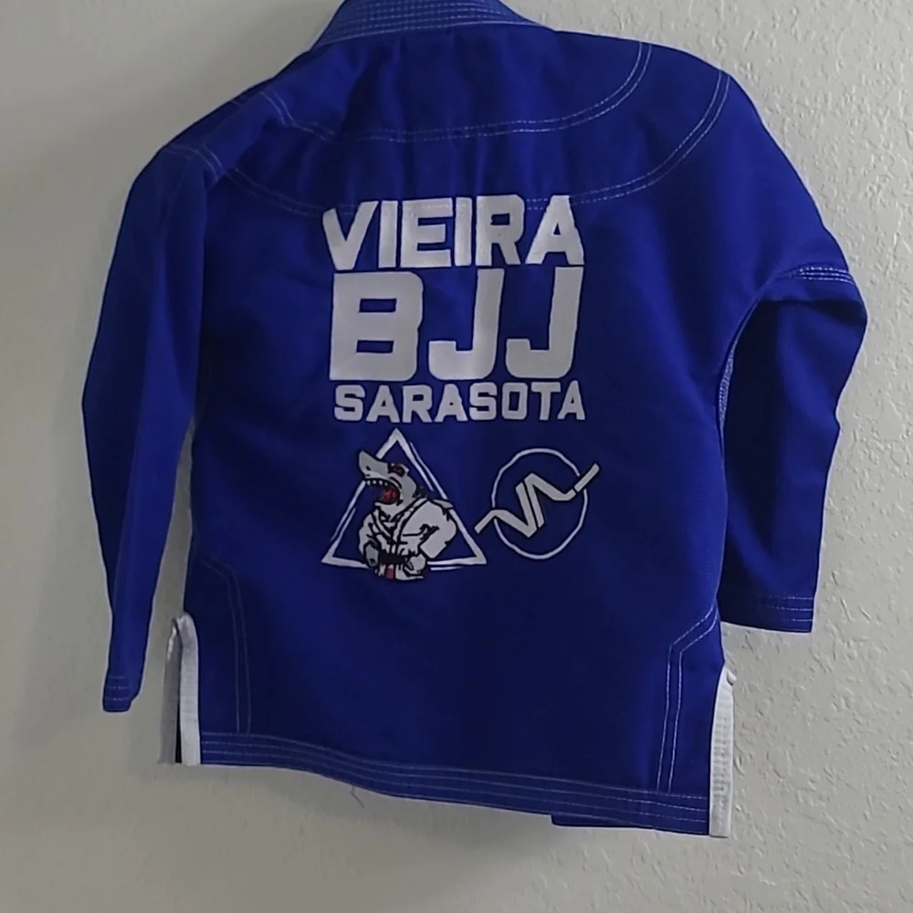 Blue Jiu Jitsu Gi for Kids Size Med Ptp 16 Sleeve 15  Lenght 21